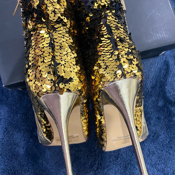 ⬇️PRICE⬇️ OLIVIA Ferguson - Black and Gold Sequence Bootie - size 7 - Picture 7 of 10
